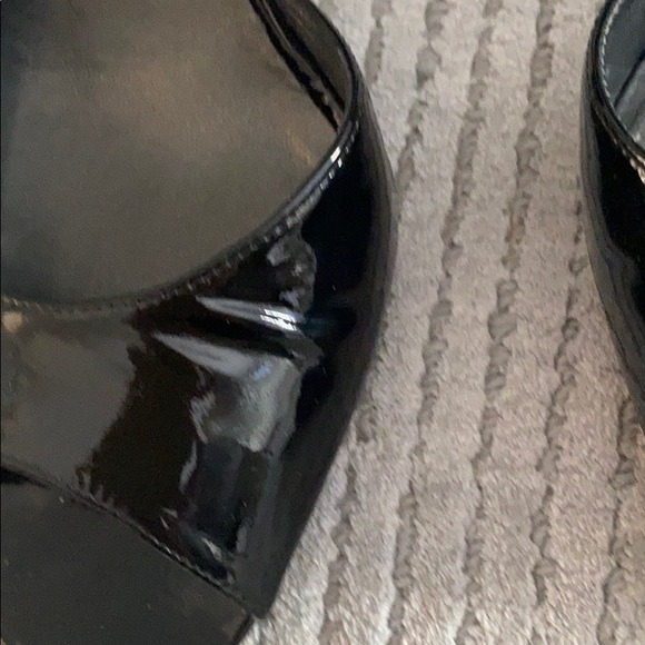 Stuart Weitzman patent leather sandals - Picture 7 of 7
